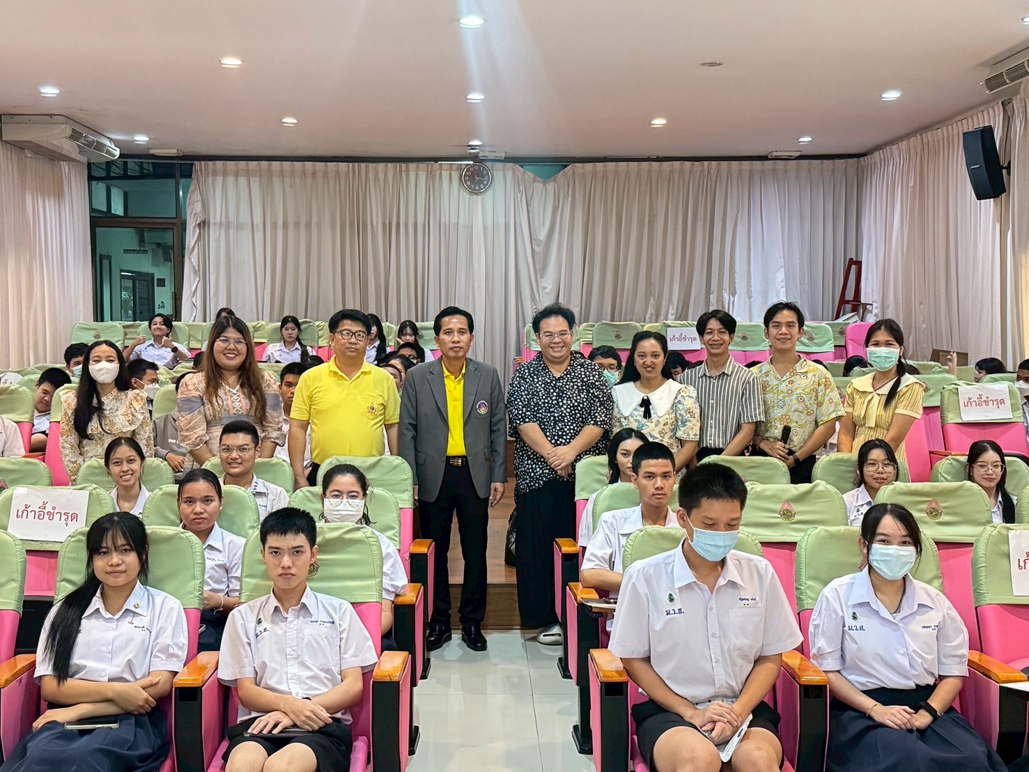 ติวภาษาอังกฤษเตรียมความพร้อมในการทดสอบวัดระดับความรู้ภาษาอังกฤษ (TOEIC)