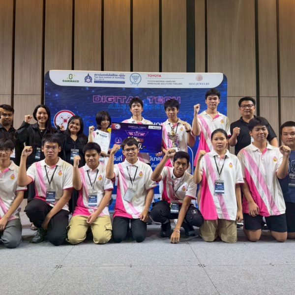 การแข่งขันควบคุมโดรนและหุ่นยนต์ AGV อัตโนมัติด้วยเลโก้