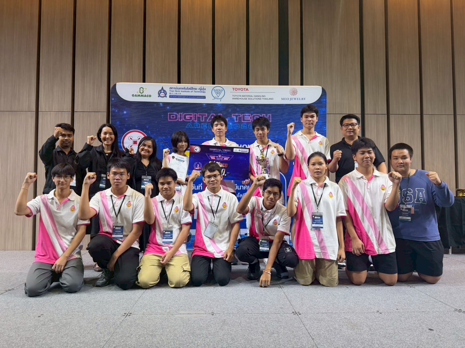 การแข่งขันควบคุมโดรนและหุ่นยนต์ AGV อัตโนมัติด้วยเลโก้